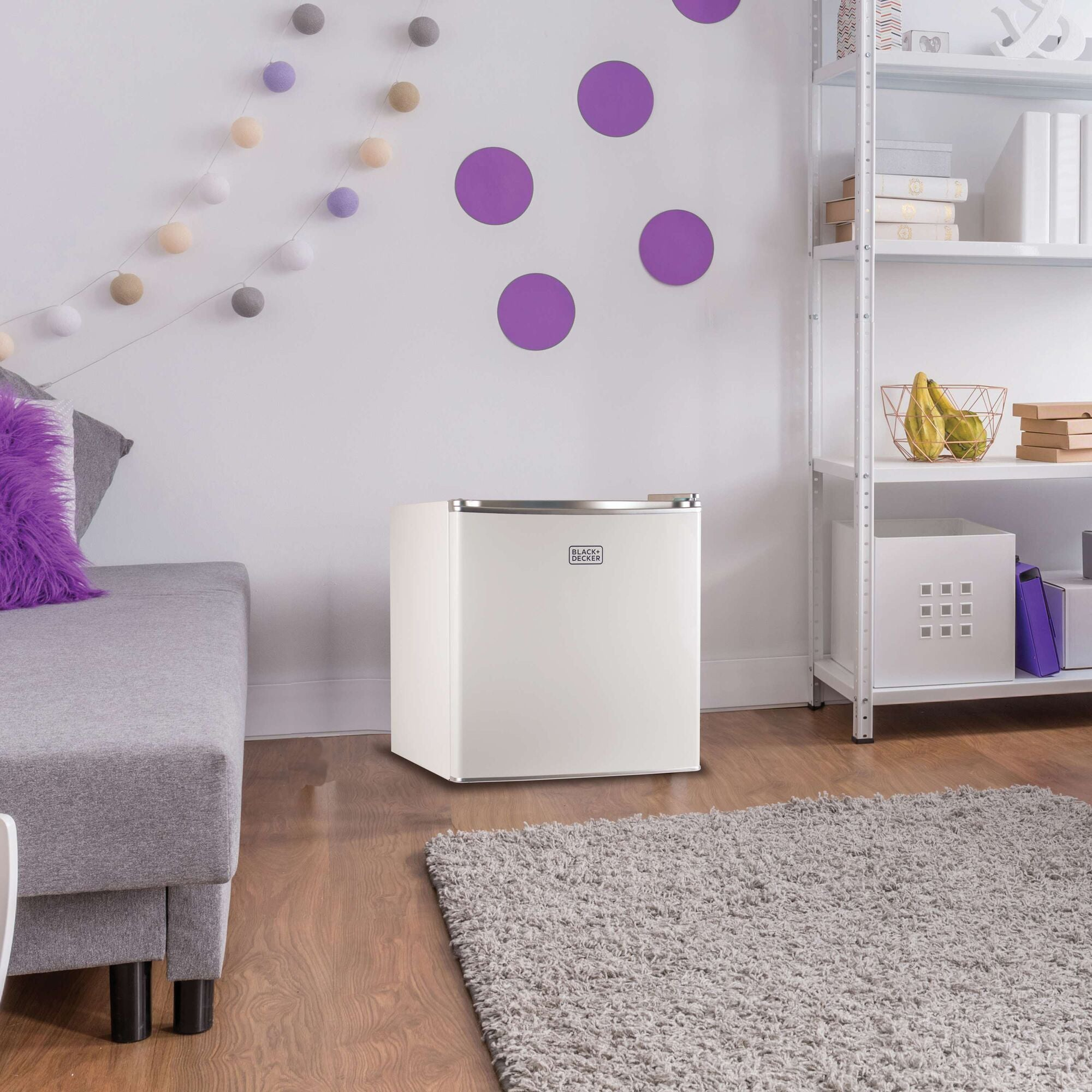 17-cu-ft-energy-star-refrigerator-with-freezer-white-bcrk17w-blackdecker