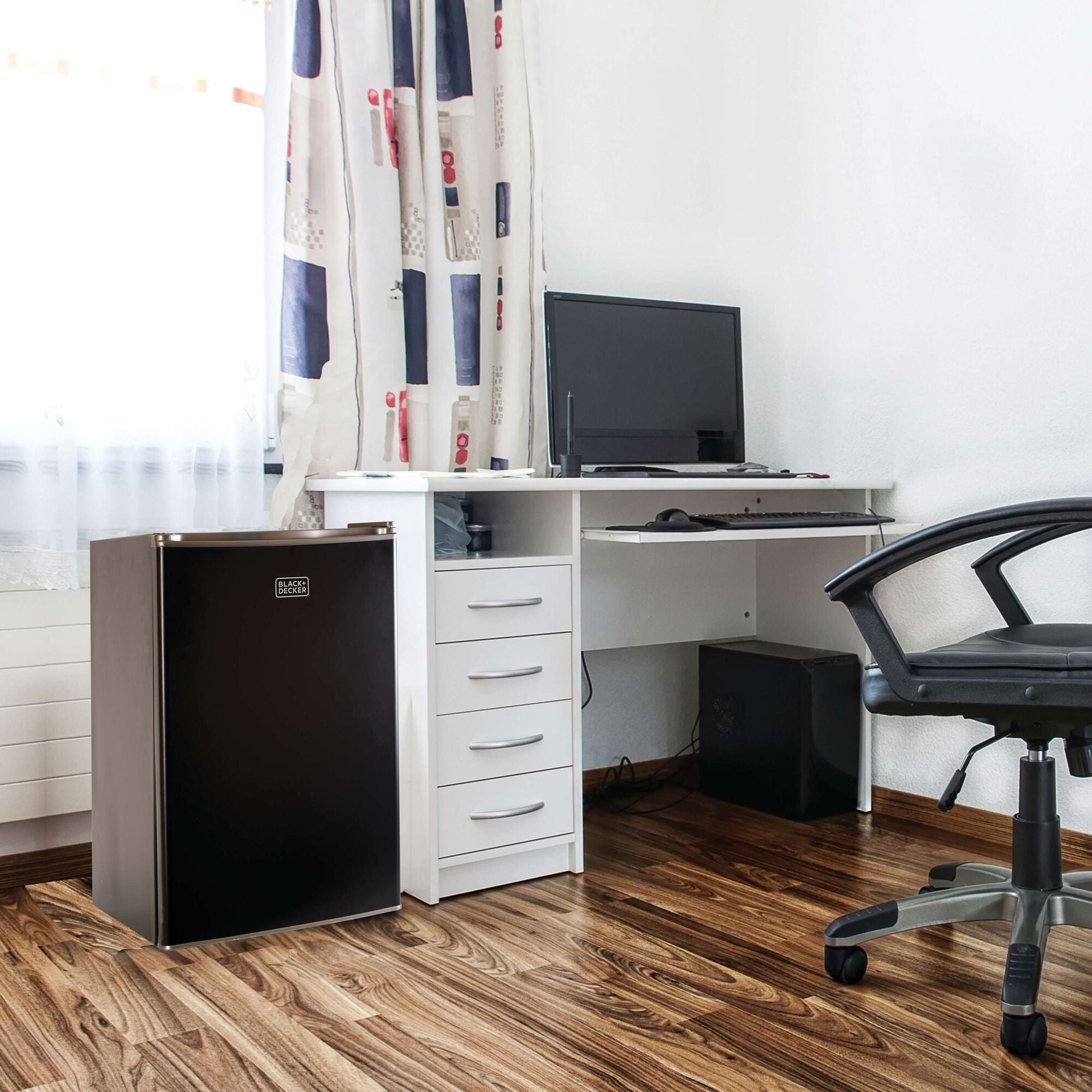 25-cu-ft-energy-star-refrigerator-with-freezer-black-bcrk25b-blackdecker