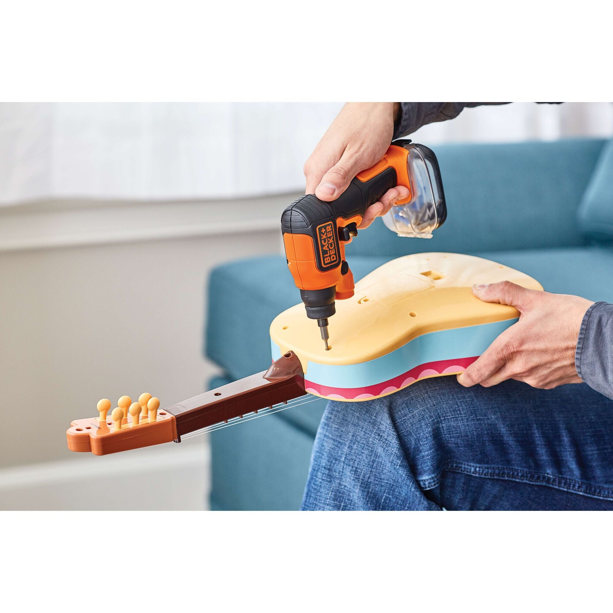 4v-max-lightdriver-cordless-screwdriver-with-storage-pak-bdcsfs30c-blackdecker